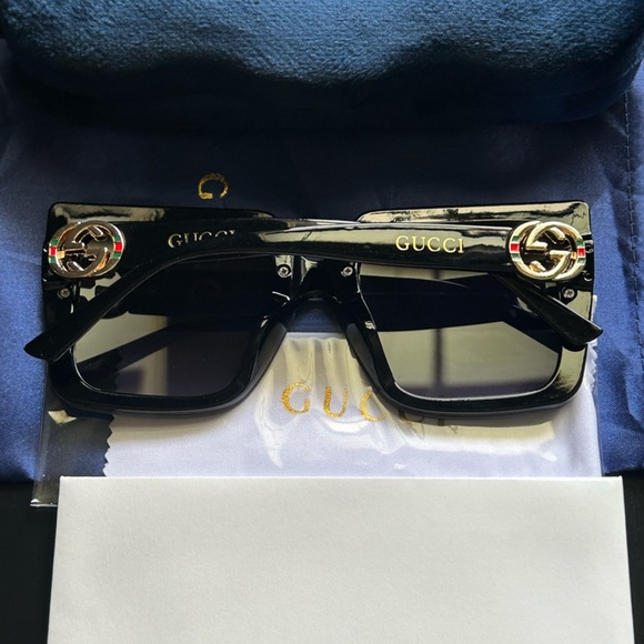 Gucci Glossy Black sunglasses new - Picture 3 of 5